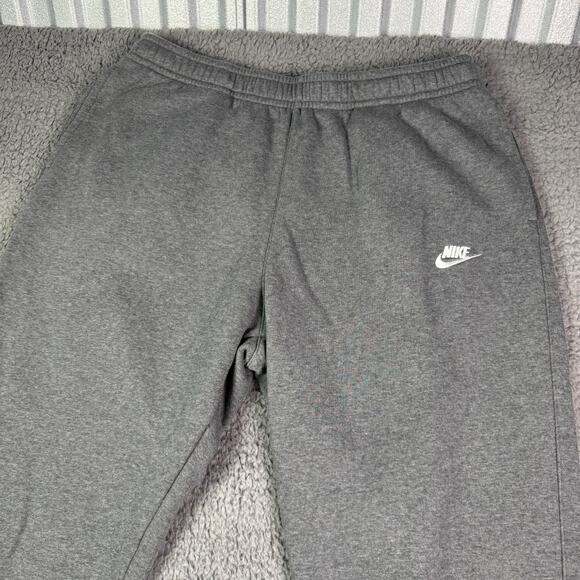 Nike Sweatpants Mens 2XL Gray Club Fleece Cuffed Joggers Swoosh BV2737-071 - Picture 1 of 9